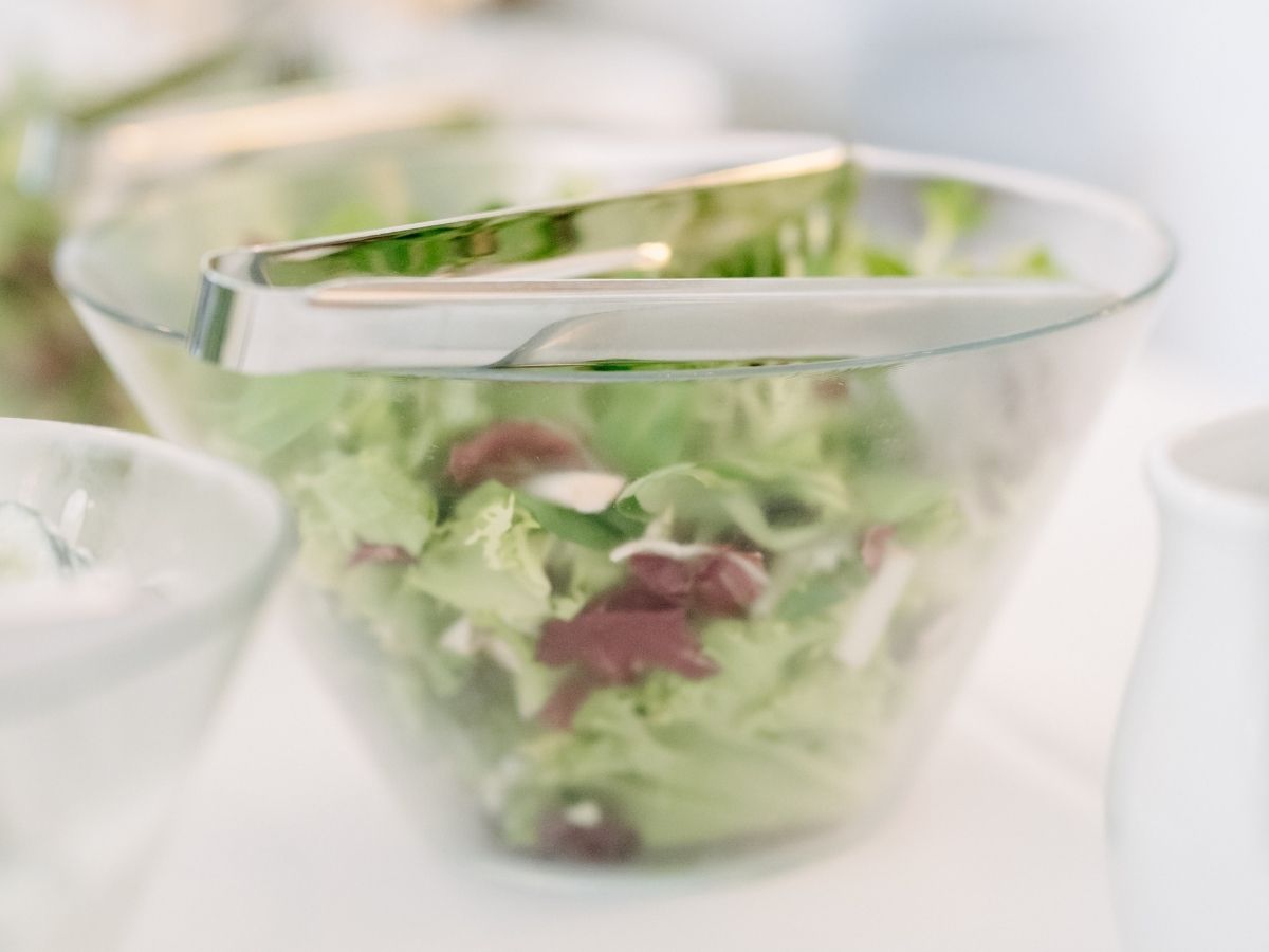 Frisches Salatbuffet Frische Salate am Catering-Buffet von Jahn am Kellerplatz in Purbach.